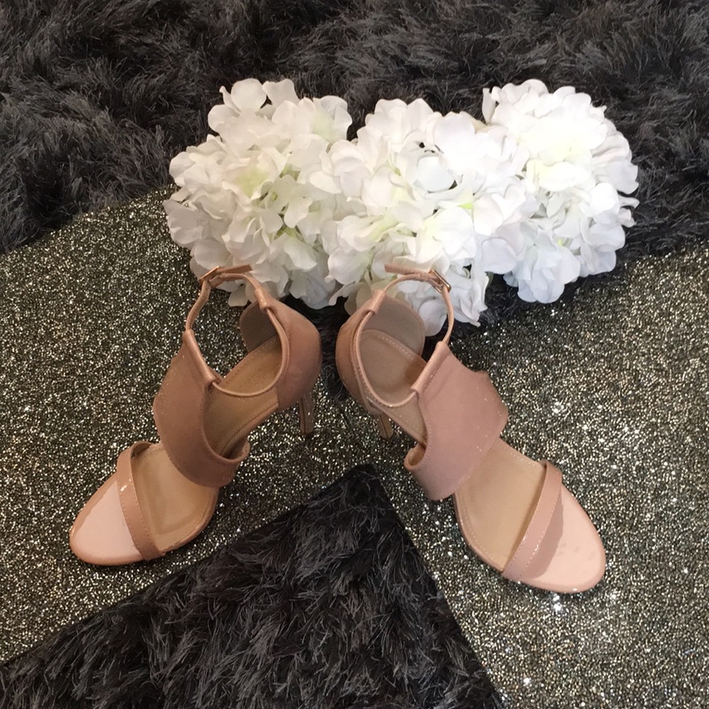 Charlotte Russe Nude Pink Patten Heel - Picture 2 of 7